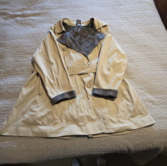 Torrid Outlander khaki trench coat. Size 3 - Picture 4 of 9